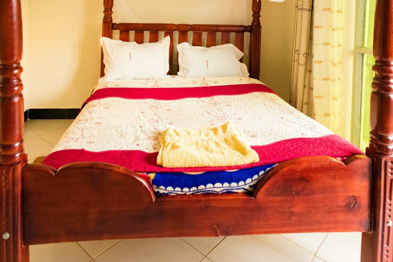 Relief Motel Fort Portal Bagian luar foto