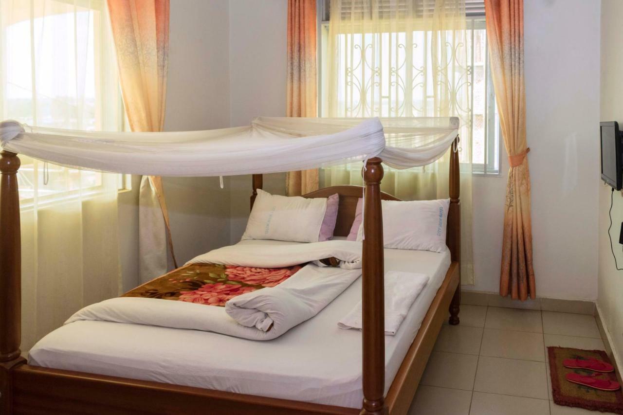 Relief Motel Fort Portal Bagian luar foto